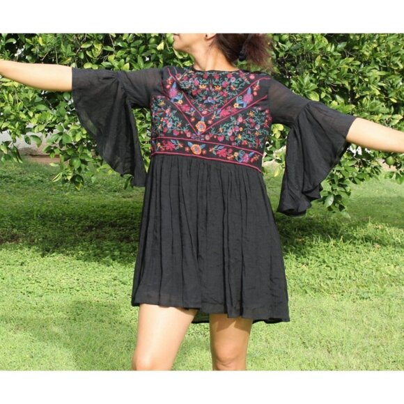 Umgee Boho Black floral Embroidered Mini Dress Size Small Bell-Sleeve Casual - Picture 10 of 12